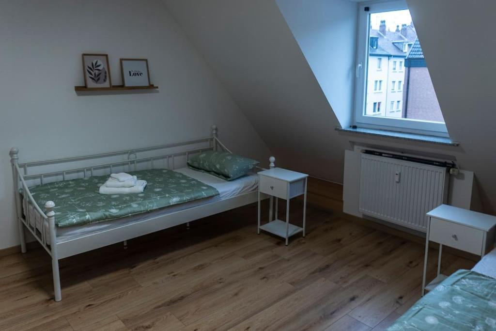 Moderne Ferienwohnung In Gelsenkirchen-Schalke Fuer 1 Bis 7 Personen Mit Terrasse, Ideal Fuer Gruppen & Stadionbesuche Zewnętrze zdjęcie