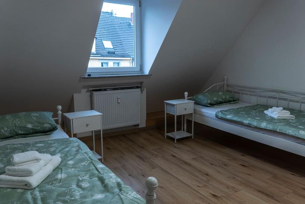 Moderne Ferienwohnung In Gelsenkirchen-Schalke Fuer 1 Bis 7 Personen Mit Terrasse, Ideal Fuer Gruppen & Stadionbesuche Zewnętrze zdjęcie