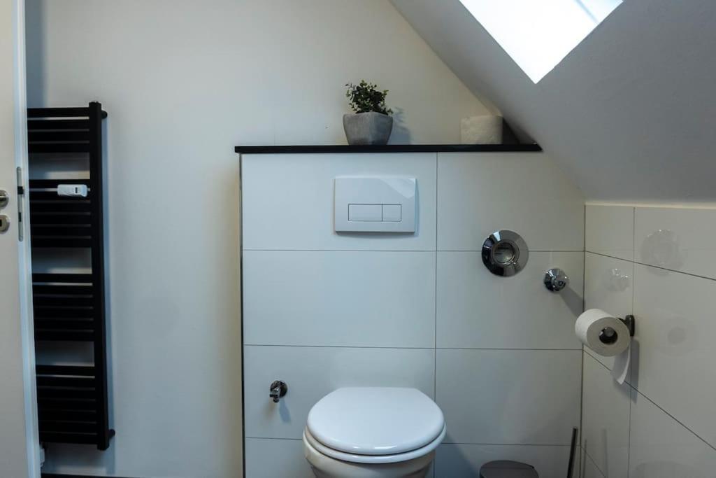 Moderne Ferienwohnung In Gelsenkirchen-Schalke Fuer 1 Bis 7 Personen Mit Terrasse, Ideal Fuer Gruppen & Stadionbesuche Zewnętrze zdjęcie