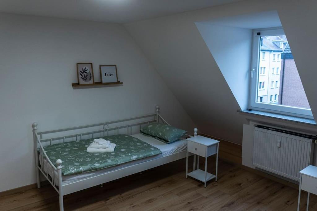 Moderne Ferienwohnung In Gelsenkirchen-Schalke Fuer 1 Bis 7 Personen Mit Terrasse, Ideal Fuer Gruppen & Stadionbesuche Zewnętrze zdjęcie