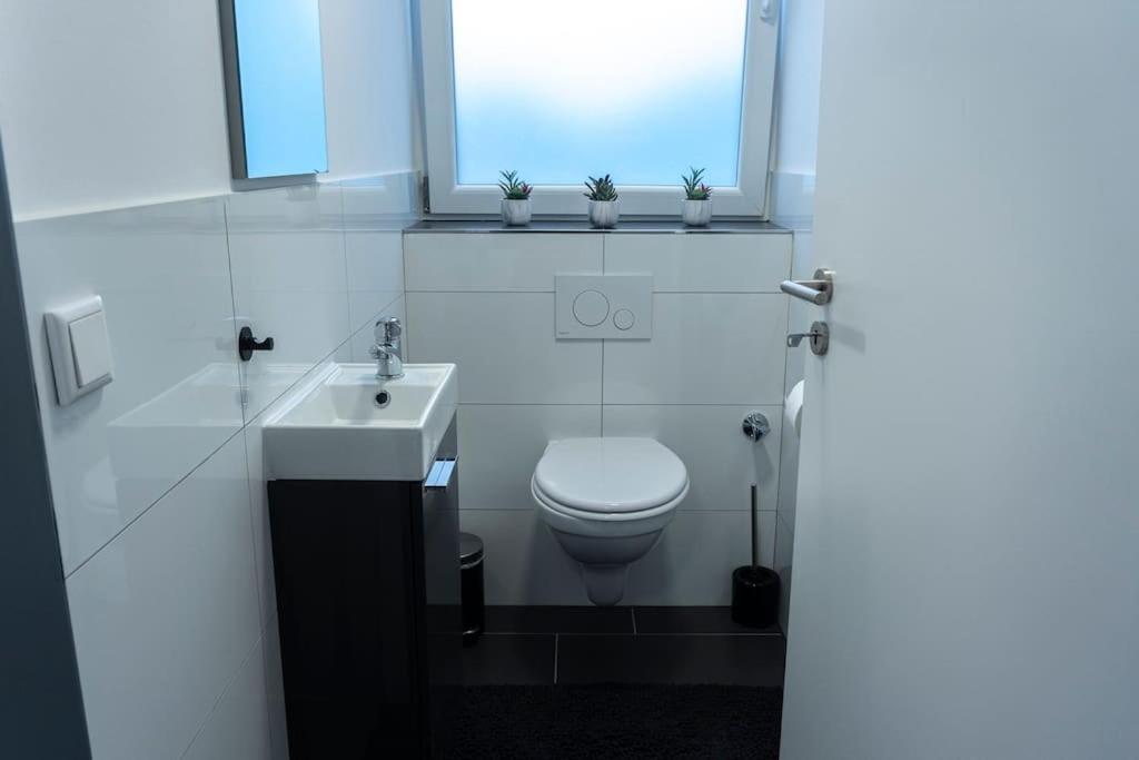 Moderne Ferienwohnung In Gelsenkirchen-Schalke Fuer 1 Bis 7 Personen Mit Terrasse, Ideal Fuer Gruppen & Stadionbesuche Zewnętrze zdjęcie