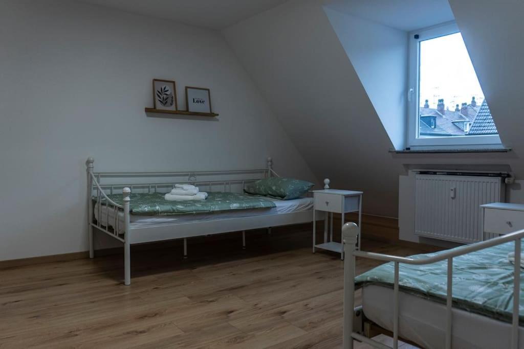 Moderne Ferienwohnung In Gelsenkirchen-Schalke Fuer 1 Bis 7 Personen Mit Terrasse, Ideal Fuer Gruppen & Stadionbesuche Zewnętrze zdjęcie
