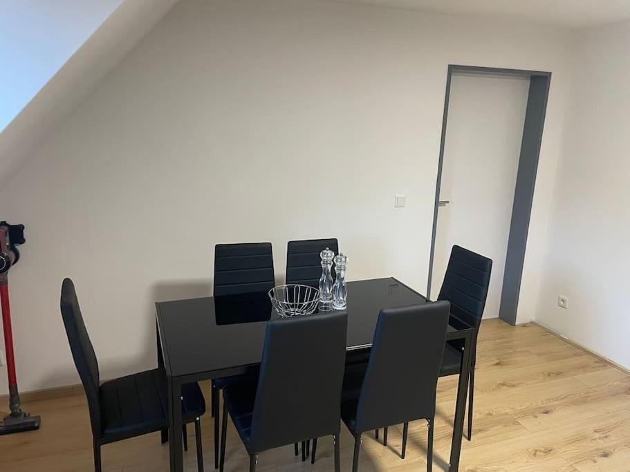 Moderne Ferienwohnung In Gelsenkirchen-Schalke Fuer 1 Bis 7 Personen Mit Terrasse, Ideal Fuer Gruppen & Stadionbesuche Zewnętrze zdjęcie