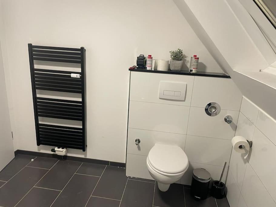 Moderne Ferienwohnung In Gelsenkirchen-Schalke Fuer 1 Bis 7 Personen Mit Terrasse, Ideal Fuer Gruppen & Stadionbesuche Zewnętrze zdjęcie