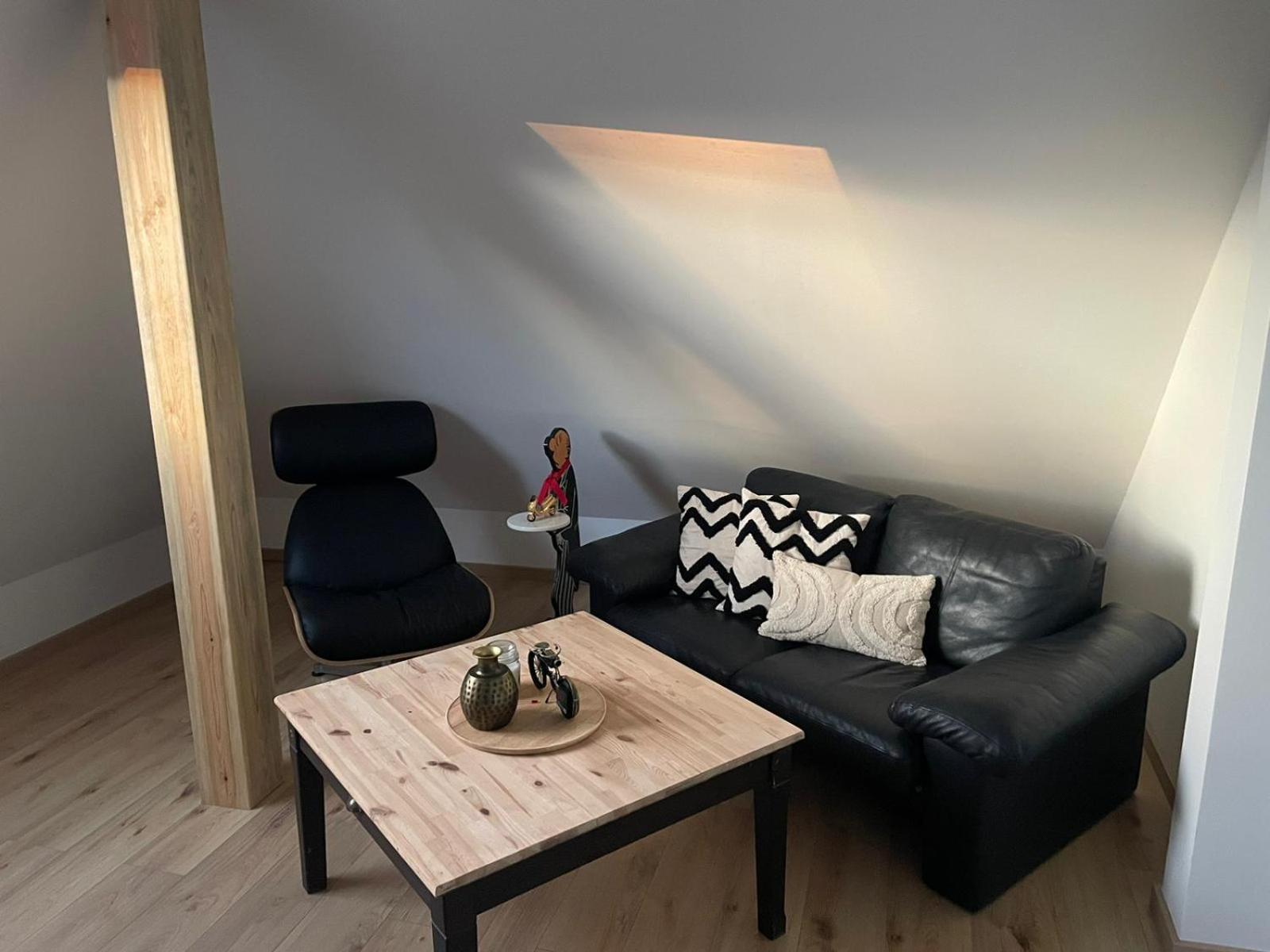 Moderne Ferienwohnung In Gelsenkirchen-Schalke Fuer 1 Bis 7 Personen Mit Terrasse, Ideal Fuer Gruppen & Stadionbesuche Zewnętrze zdjęcie