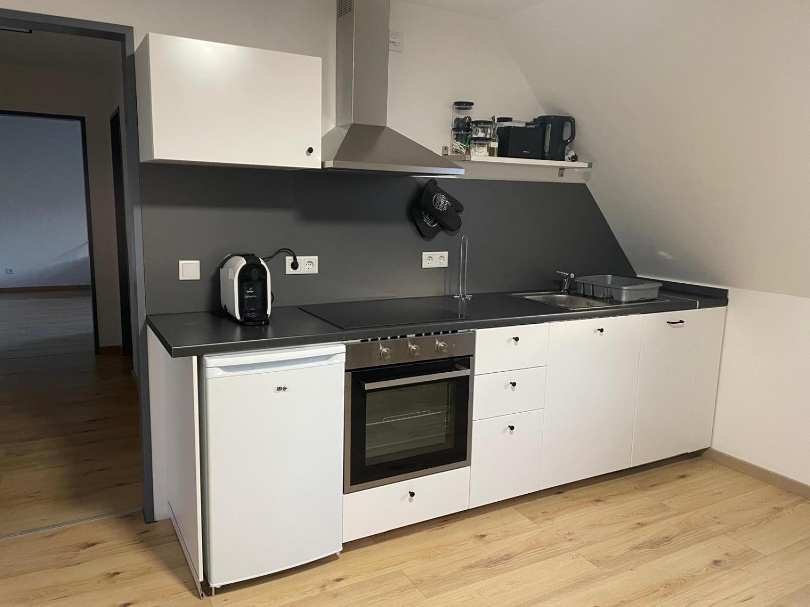 Moderne Ferienwohnung In Gelsenkirchen-Schalke Fuer 1 Bis 7 Personen Mit Terrasse, Ideal Fuer Gruppen & Stadionbesuche Zewnętrze zdjęcie