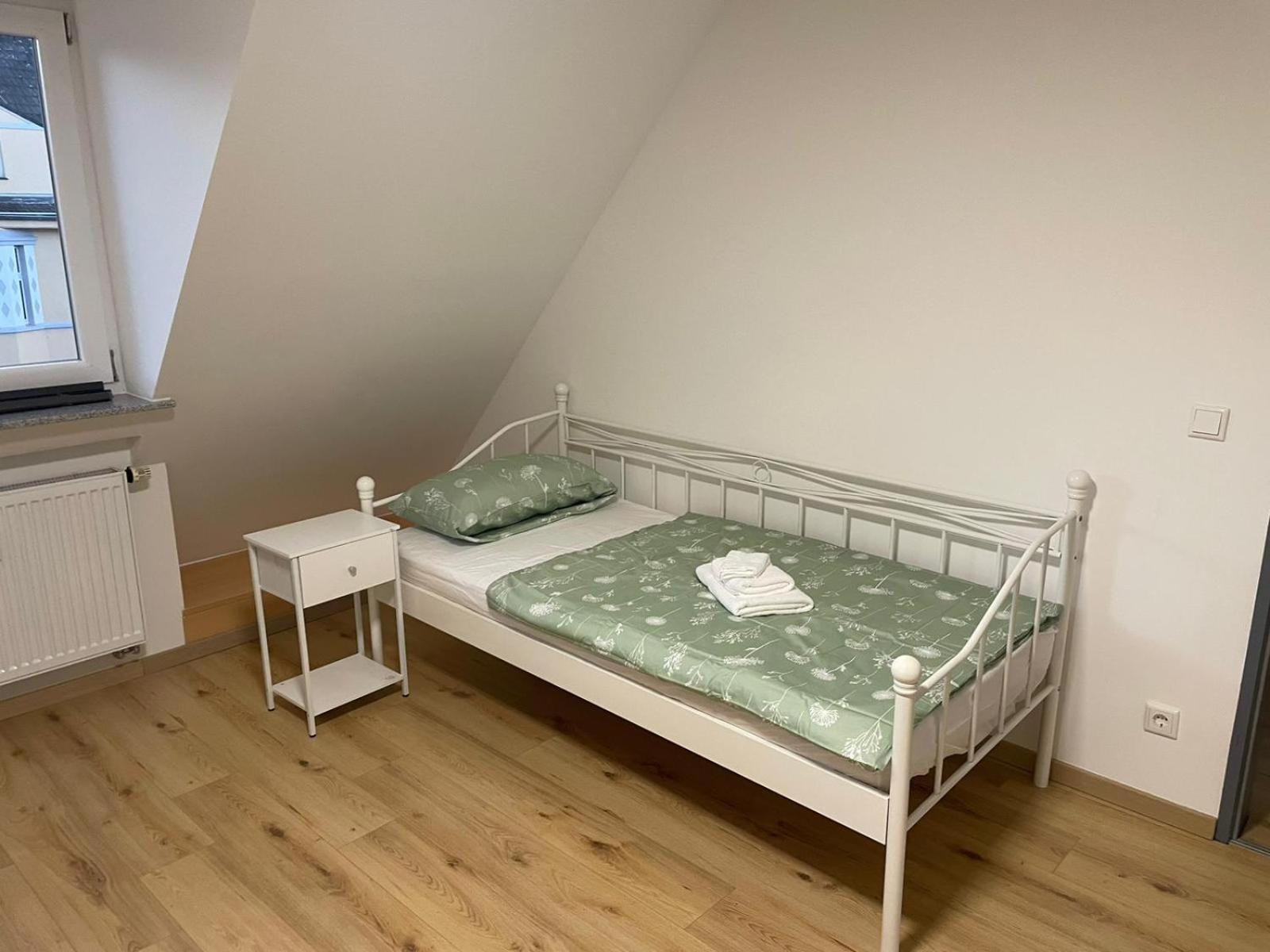 Moderne Ferienwohnung In Gelsenkirchen-Schalke Fuer 1 Bis 7 Personen Mit Terrasse, Ideal Fuer Gruppen & Stadionbesuche Zewnętrze zdjęcie