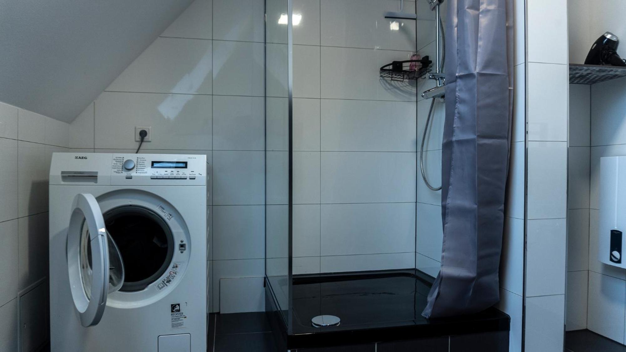 Moderne Ferienwohnung In Gelsenkirchen-Schalke Fuer 1 Bis 7 Personen Mit Terrasse, Ideal Fuer Gruppen & Stadionbesuche Zewnętrze zdjęcie